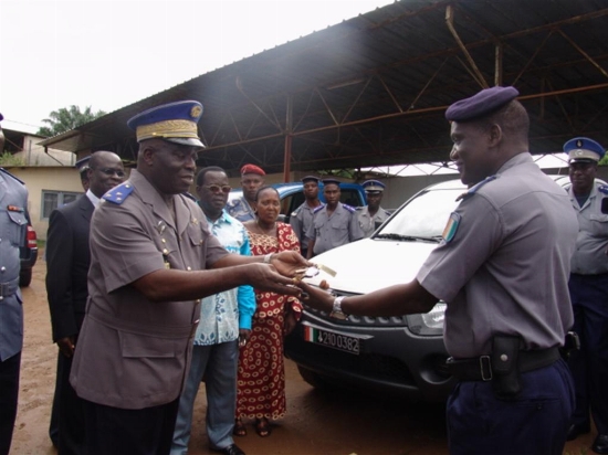 Tiassalé : Le conseil général offre du matériel à la Gendarmerie